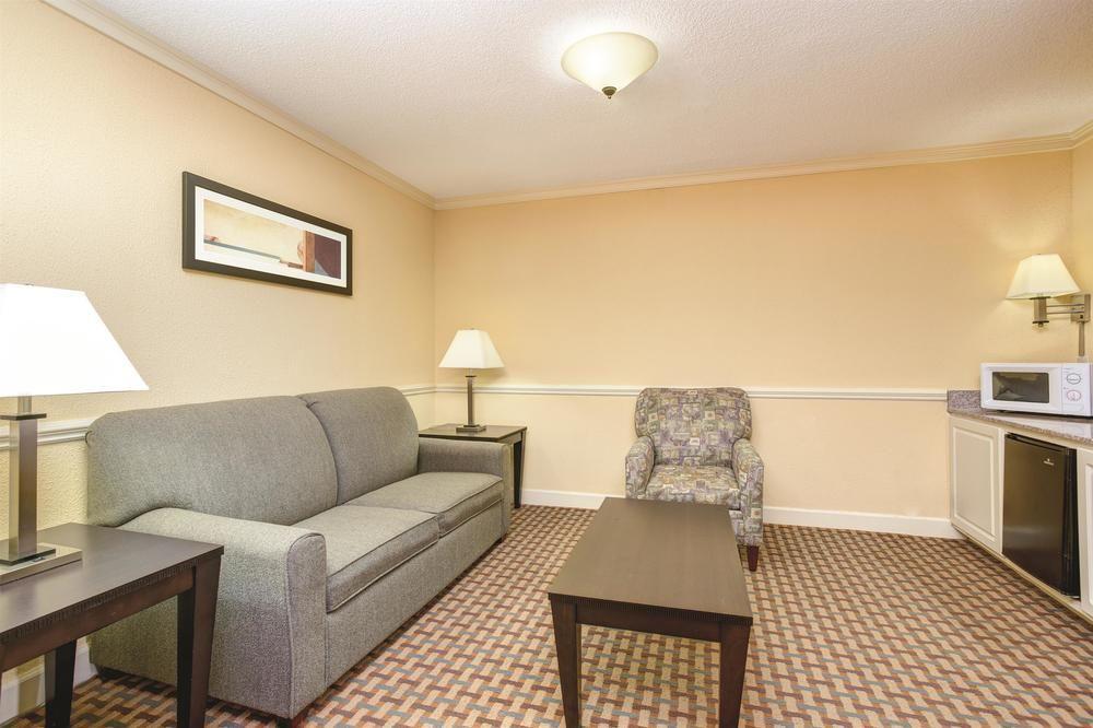 Hotel La Quinta By Wyndham Atlanta Airport South College Park Exterior foto