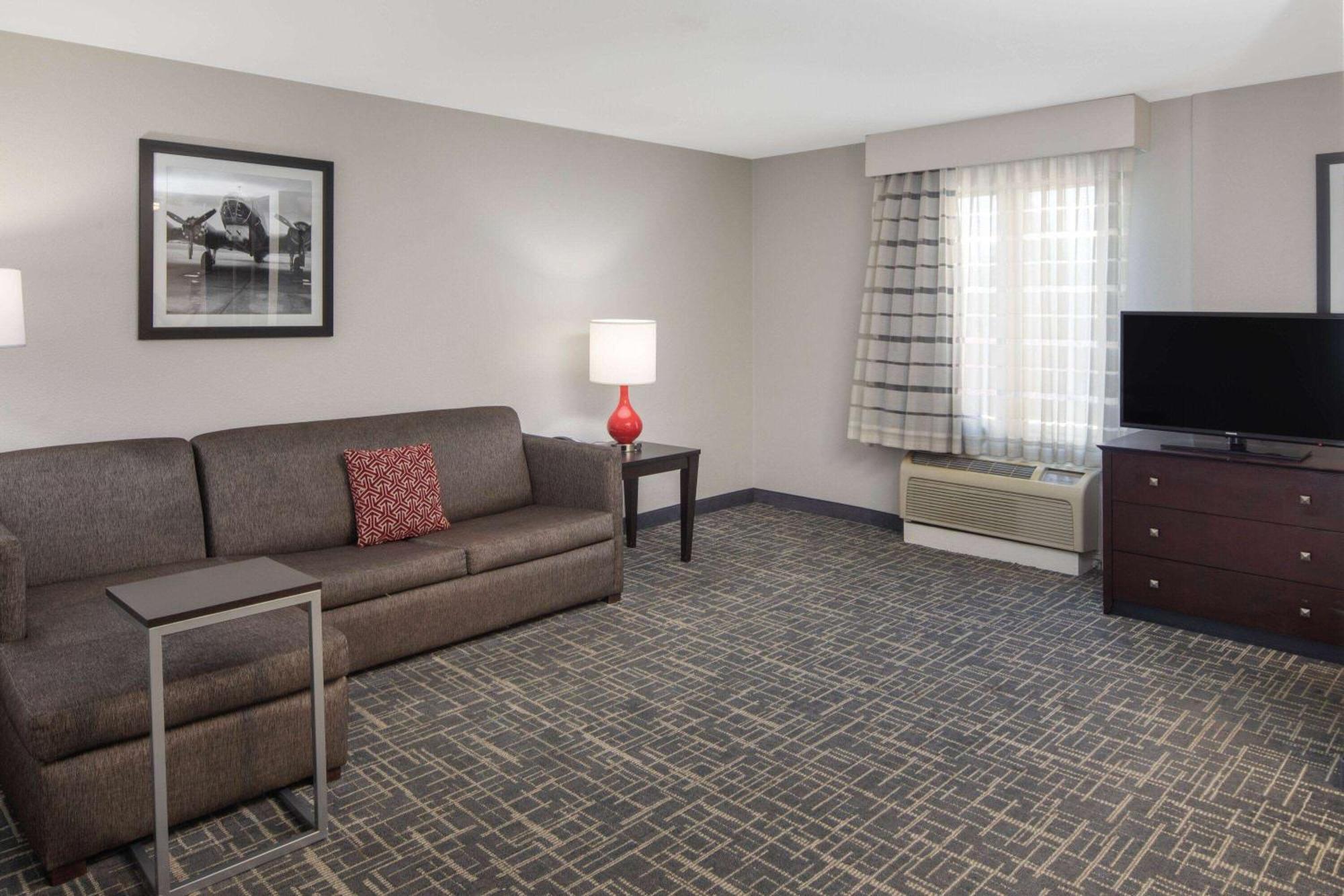 Hotel La Quinta By Wyndham Atlanta Airport South College Park Exterior foto