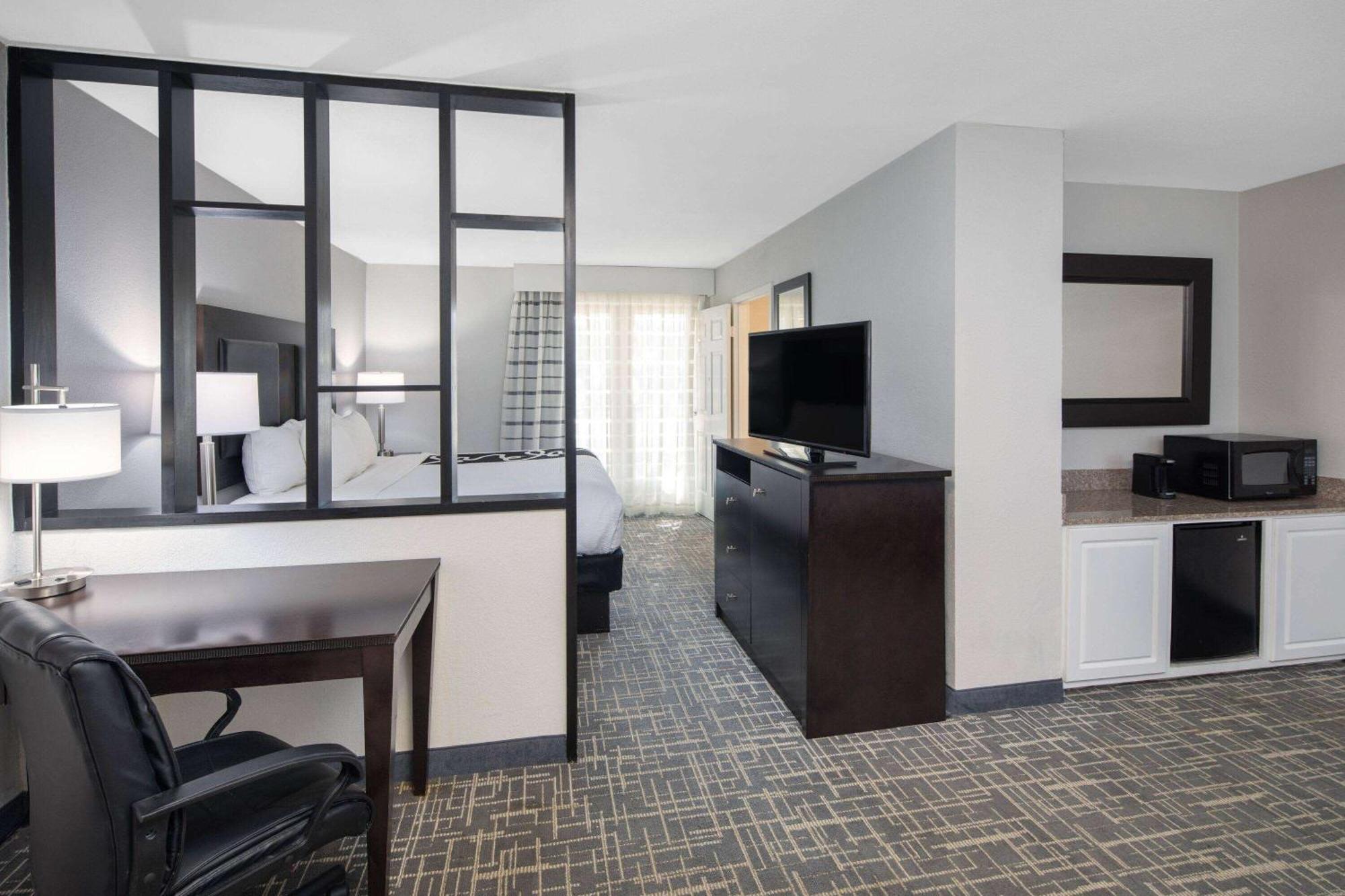 Hotel La Quinta By Wyndham Atlanta Airport South College Park Exterior foto
