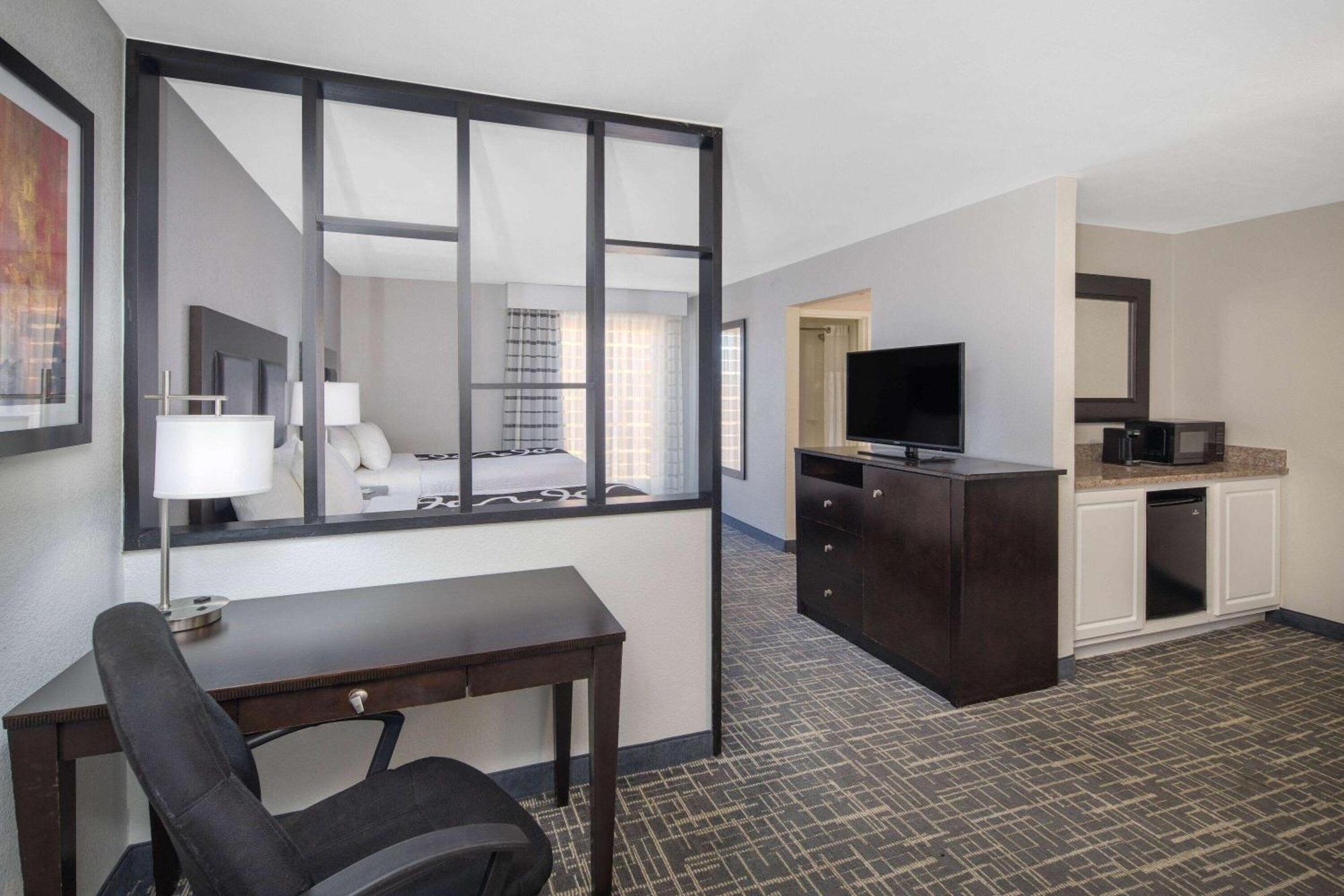 Hotel La Quinta By Wyndham Atlanta Airport South College Park Exterior foto