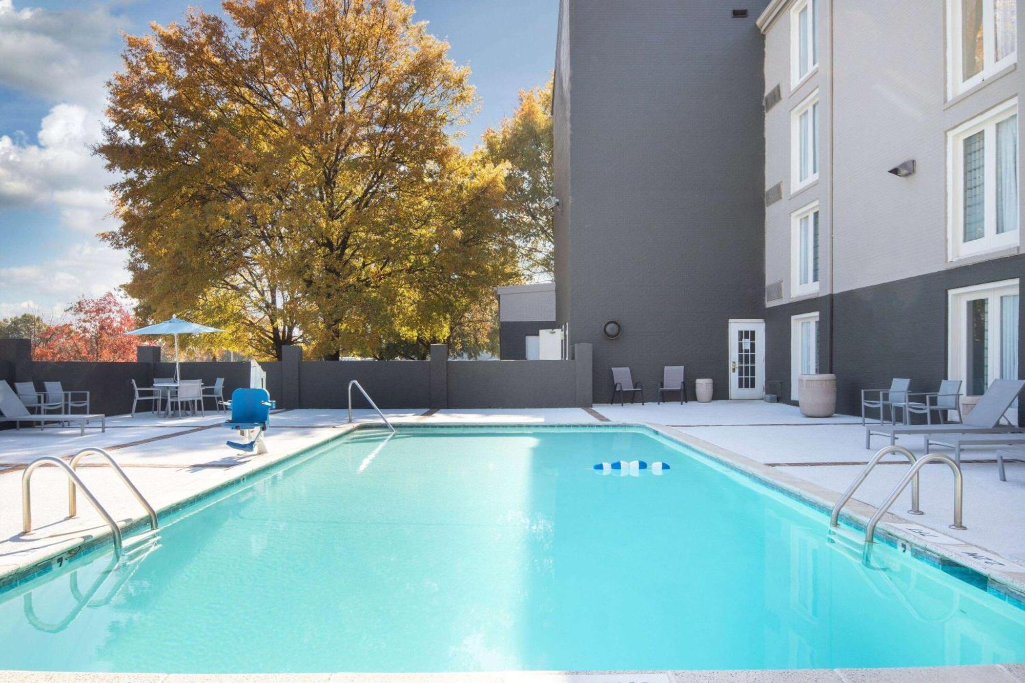 Hotel La Quinta By Wyndham Atlanta Airport South College Park Exterior foto