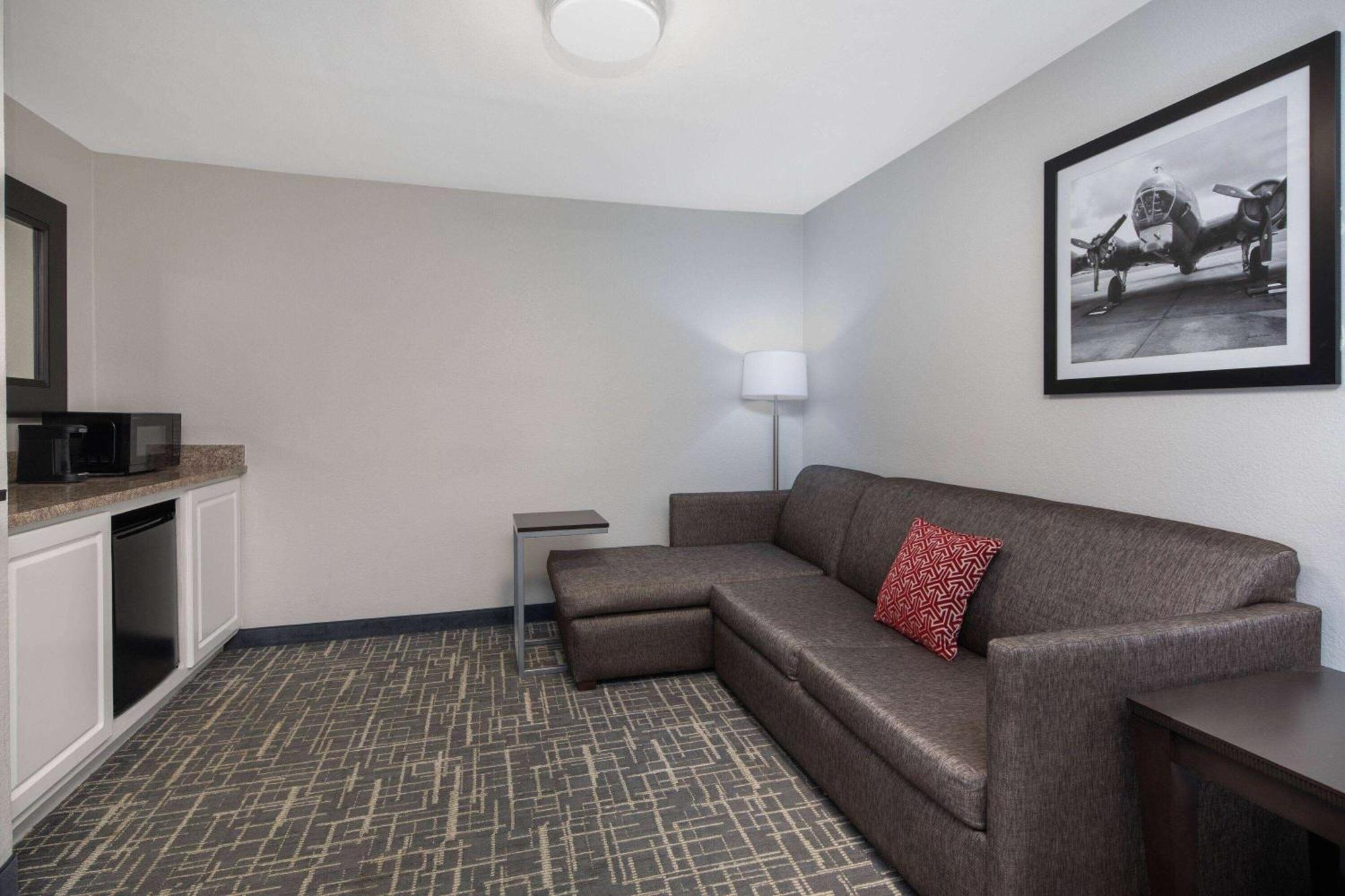 Hotel La Quinta By Wyndham Atlanta Airport South College Park Exterior foto